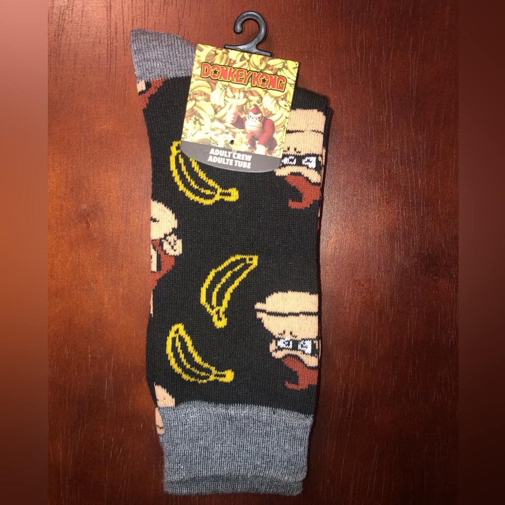 DONKEY KONG NOVELTY CREW SOCKS NWT MEN’S SHOE SIZE 8-12
